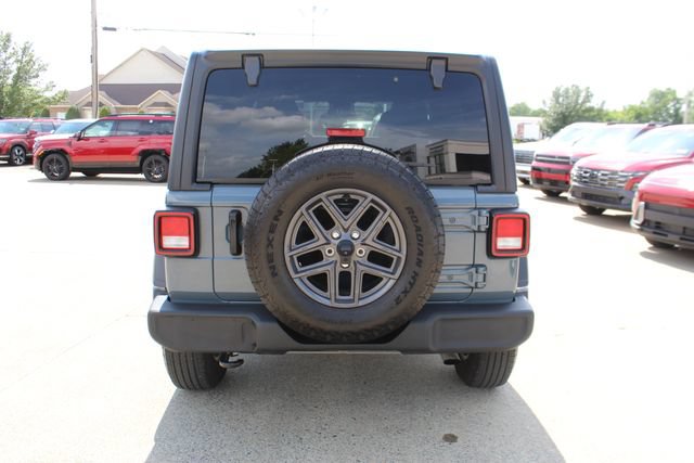 Used 2024 Jeep Wrangler Unlimited Sport AWD/4WD image 4