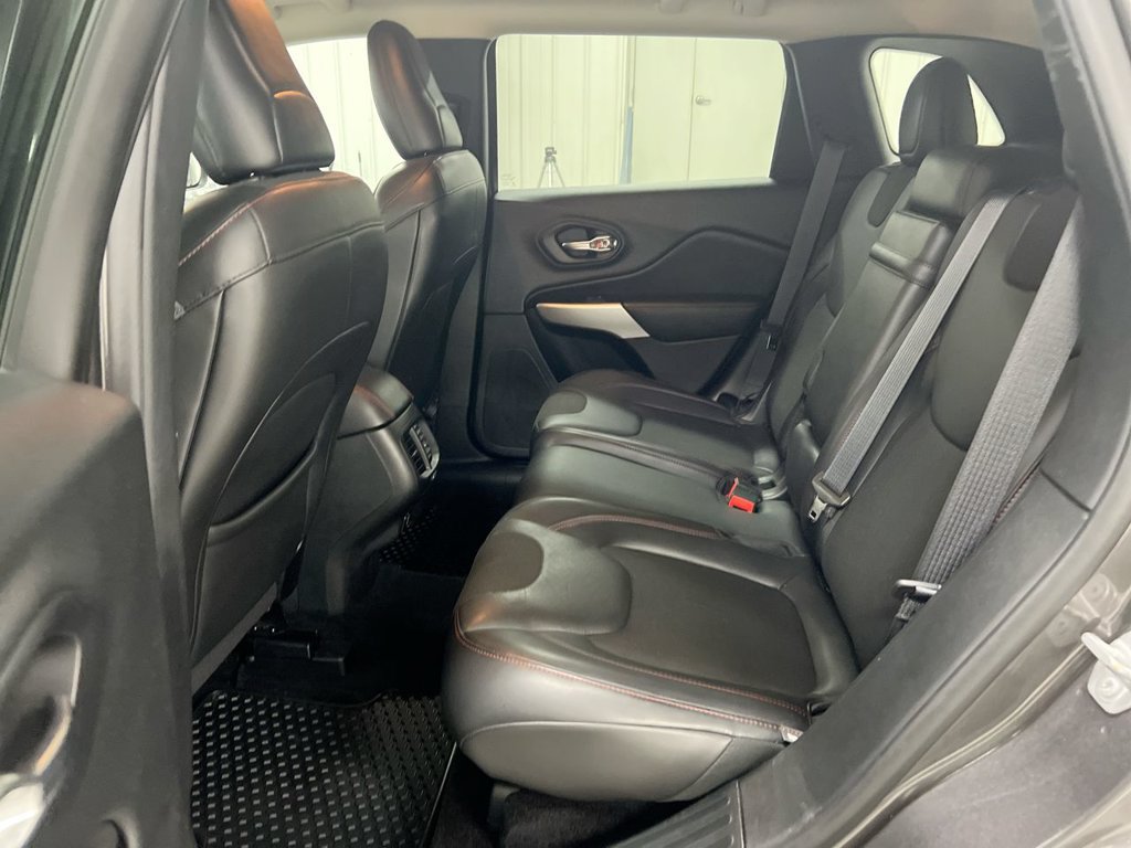 Used 2018 Jeep Cherokee Trailhawk w/ Cold Weather Group AWD/4WD image 22