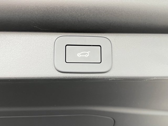 New 2025 Land Rover Range Rover SE image 21