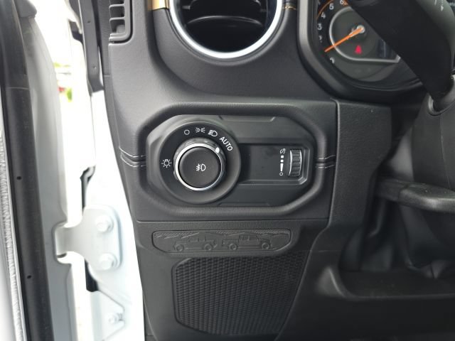 Used 2025 Jeep Wrangler Unlimited Sahara w/ Safety Group AWD/4WD image 17