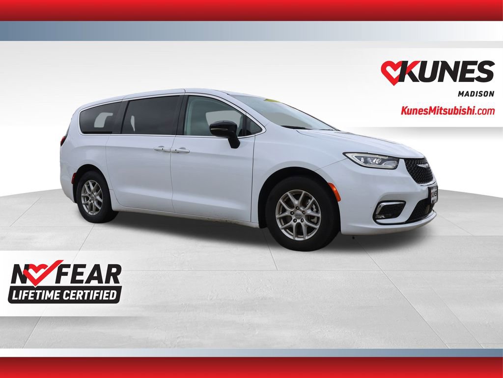 Used 2024 Chrysler Pacifica Touring-L