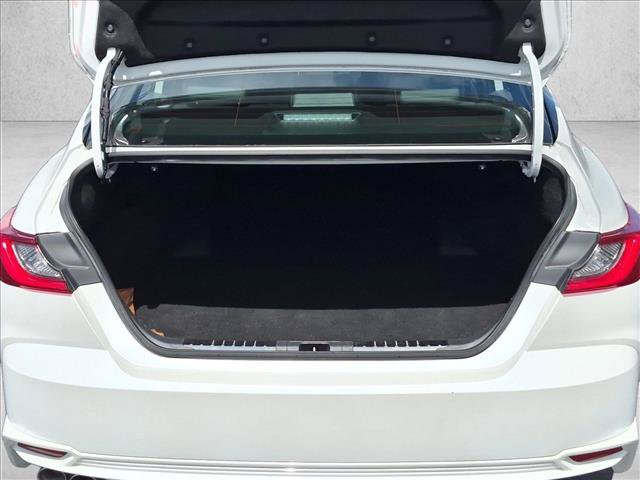 Used 2025 Toyota Camry XSE FWD image 6