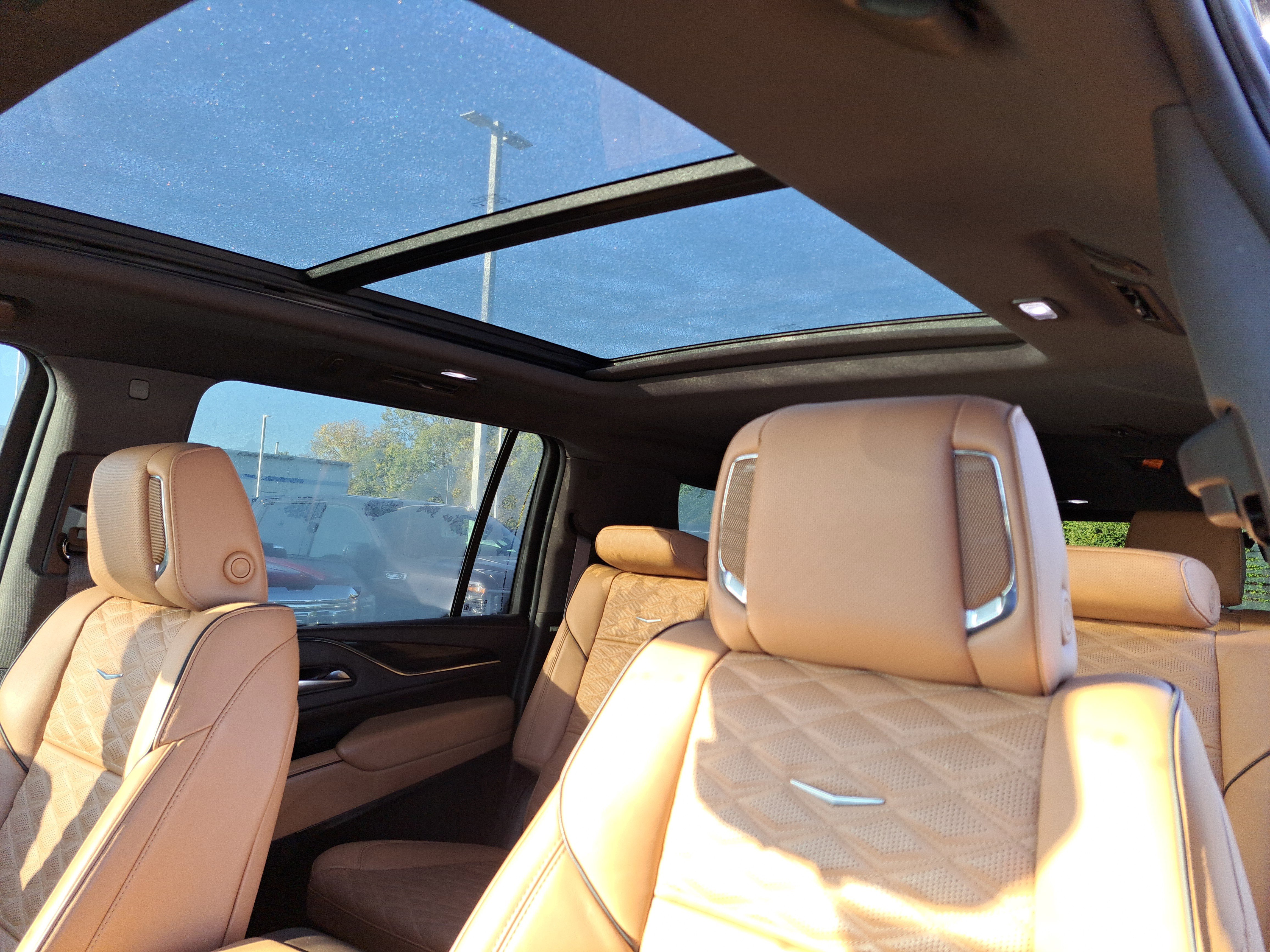 Used 2024 Cadillac Escalade ESV Sport w/ LPO, ONYX Package image 29