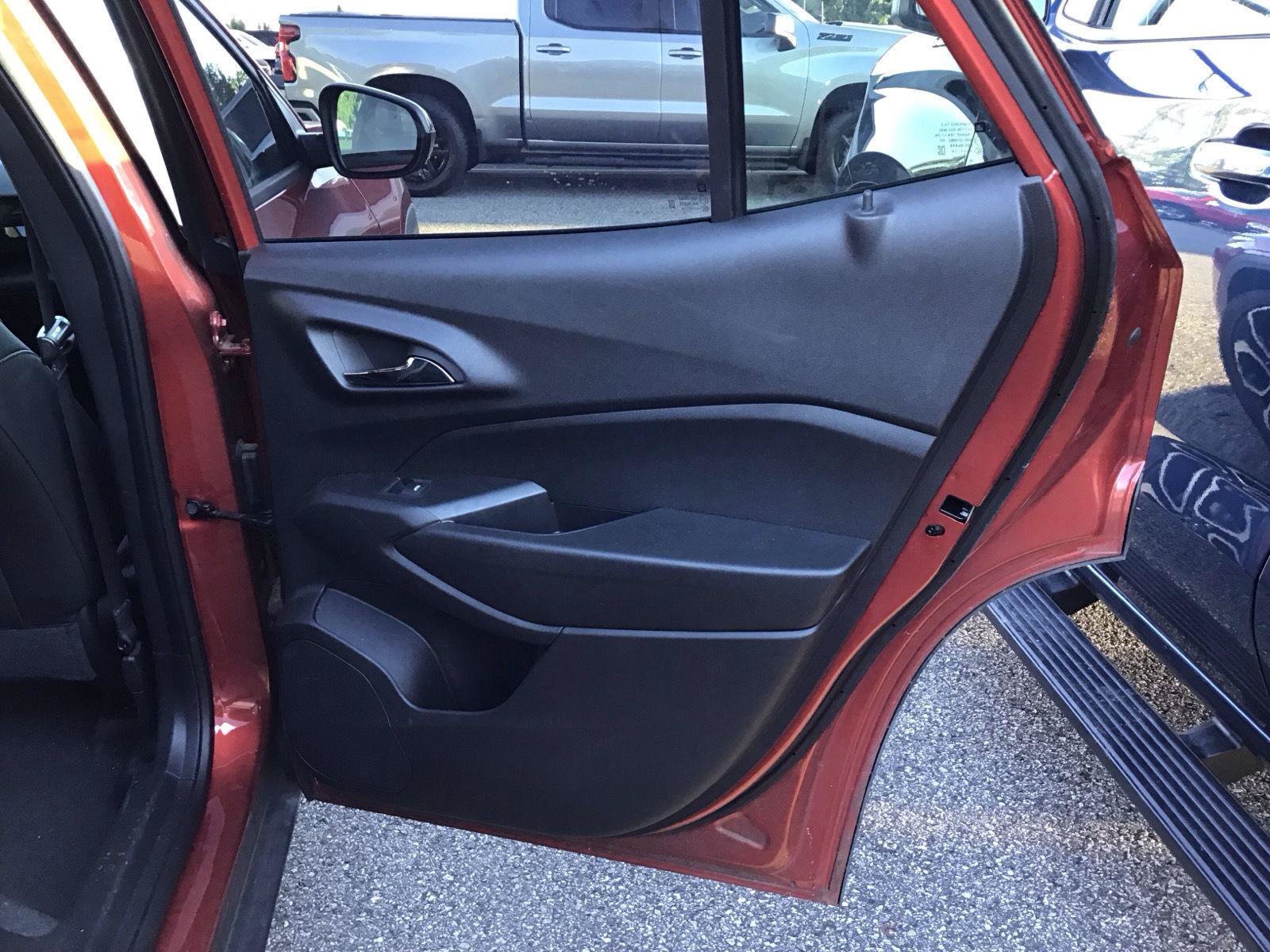 Used 2024 Chevrolet Trax RS w/ Sunroof Package FWD image 6
