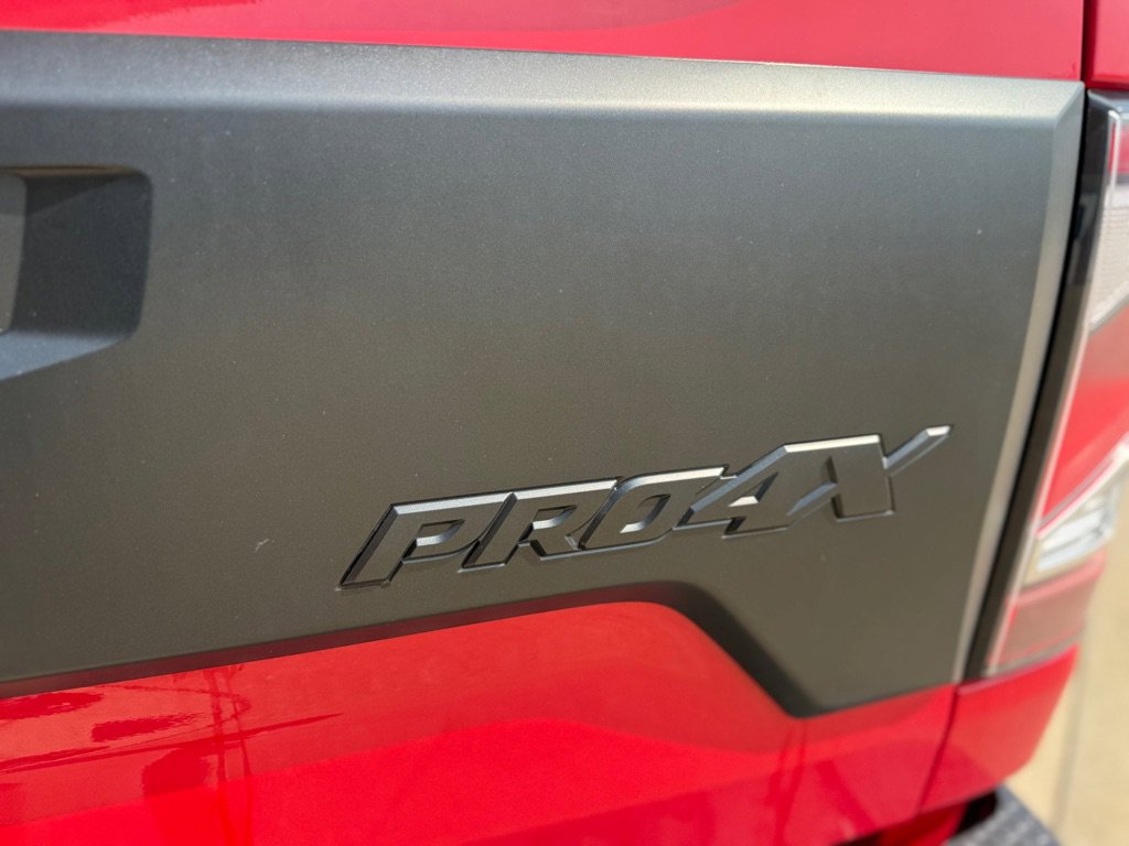Used 2024 Nissan Titan PRO-4X w/ Pro-4x Convenience Package image 19
