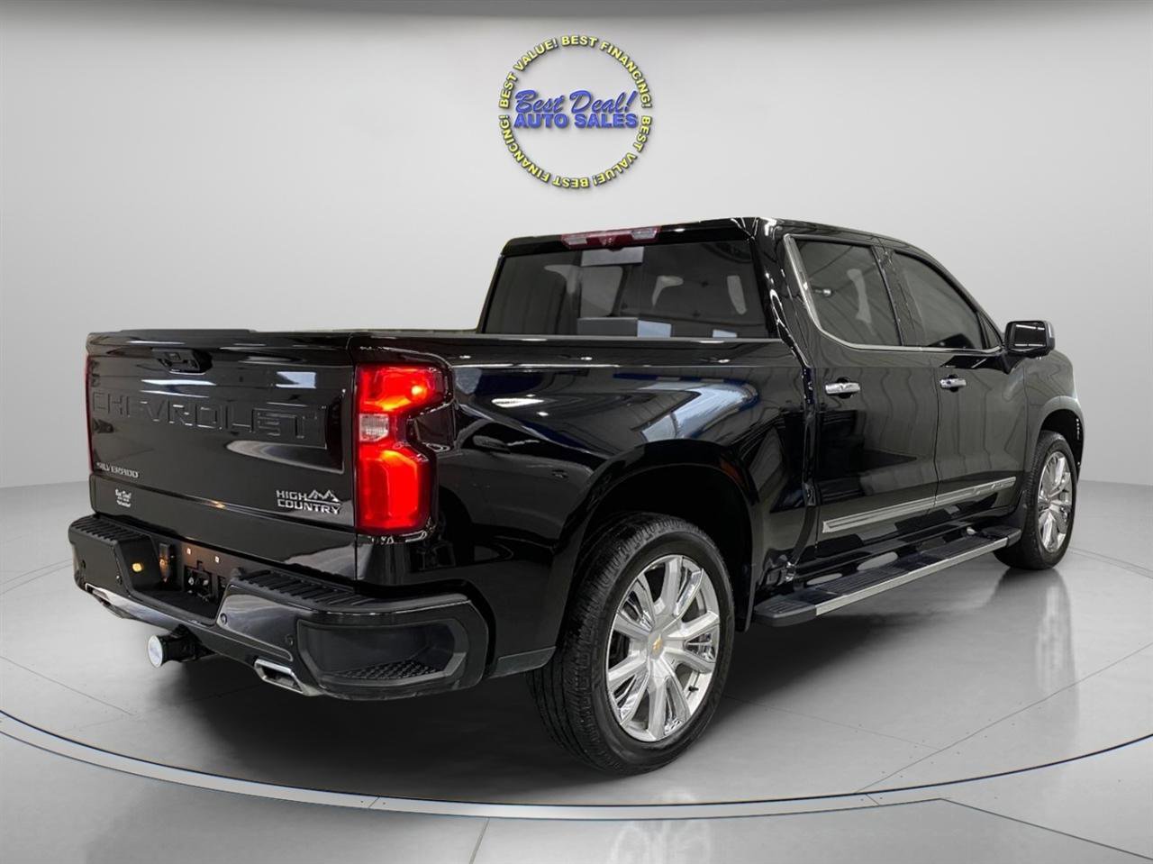 Used 2023 Chevrolet Silverado 1500 High Country w/ High Country Premium Package image 5