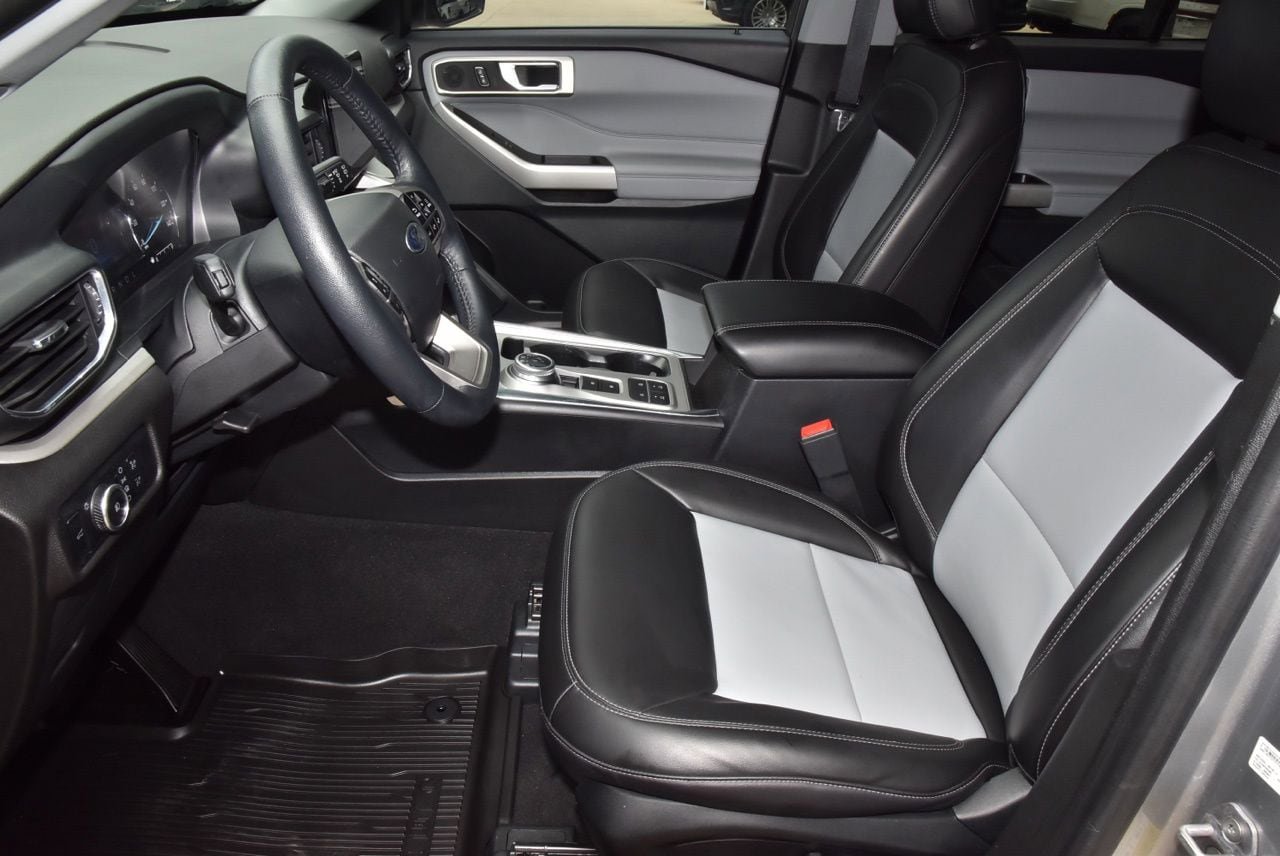 Used 2023 Ford Explorer XLT w/ Equipment Group 202A RWD image 13