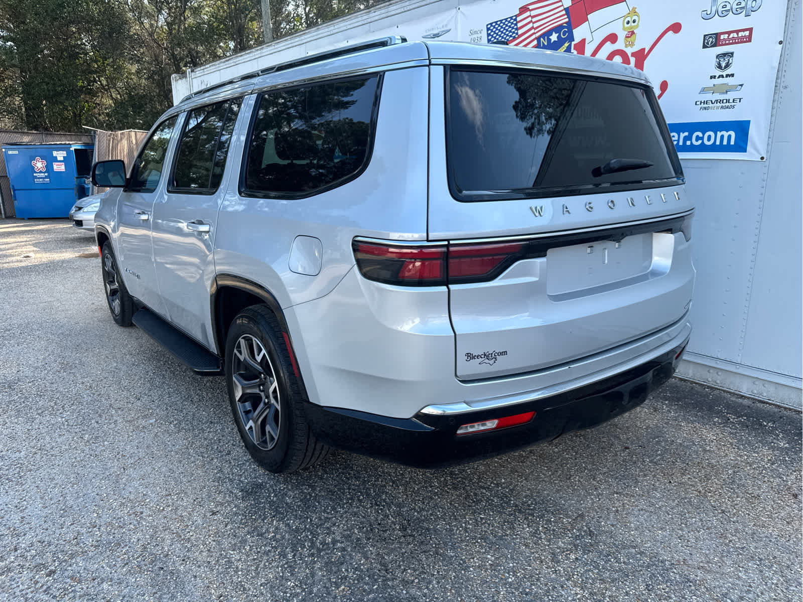 Used 2024 Jeep Wagoneer Series III AWD/4WD image 9