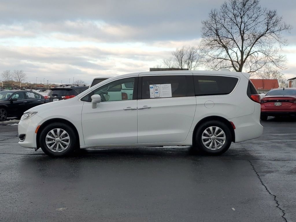 Used 2018 Chrysler Pacifica Touring Plus image 4