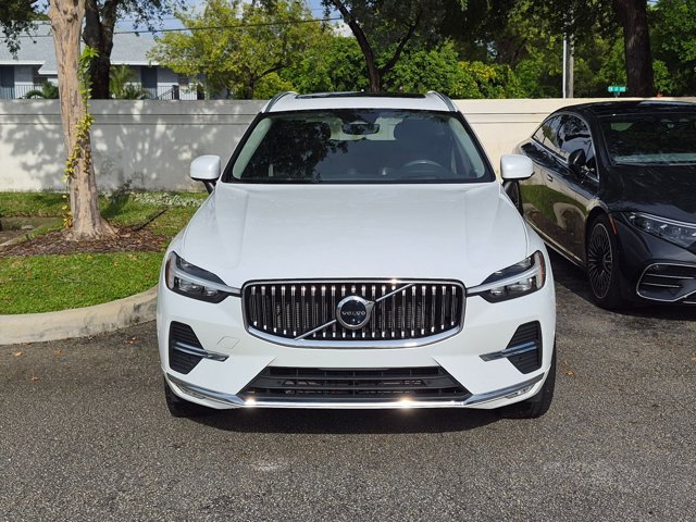 Used 2022 Volvo XC60 B5 Inscription w/ Advanced Package FWD image 2