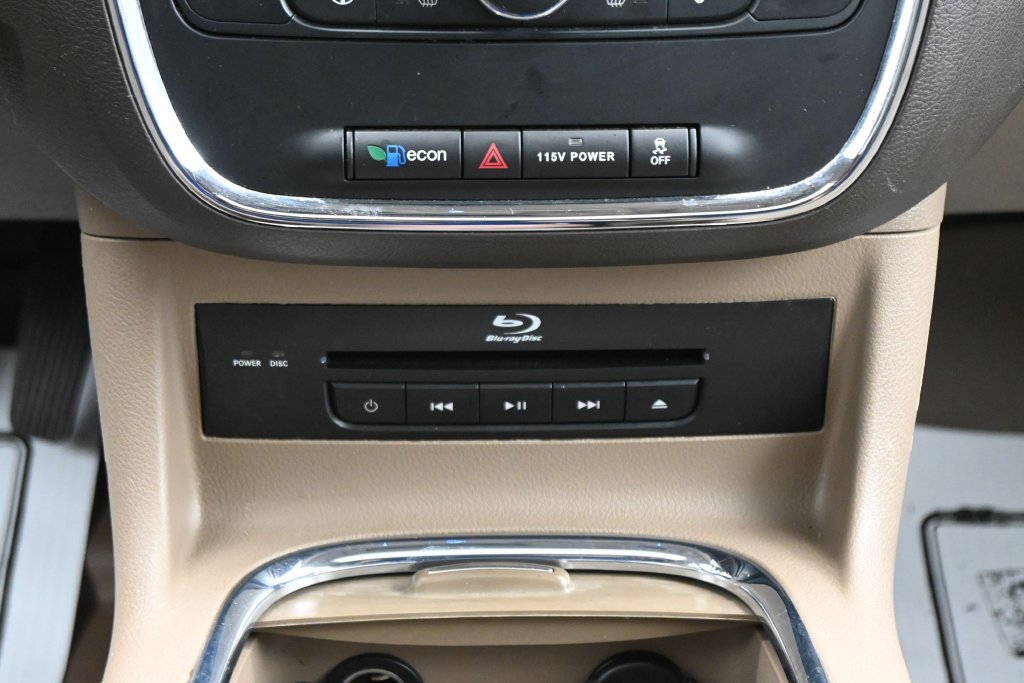 Used 2016 Chrysler Town & Country Touring-L FWD image 22