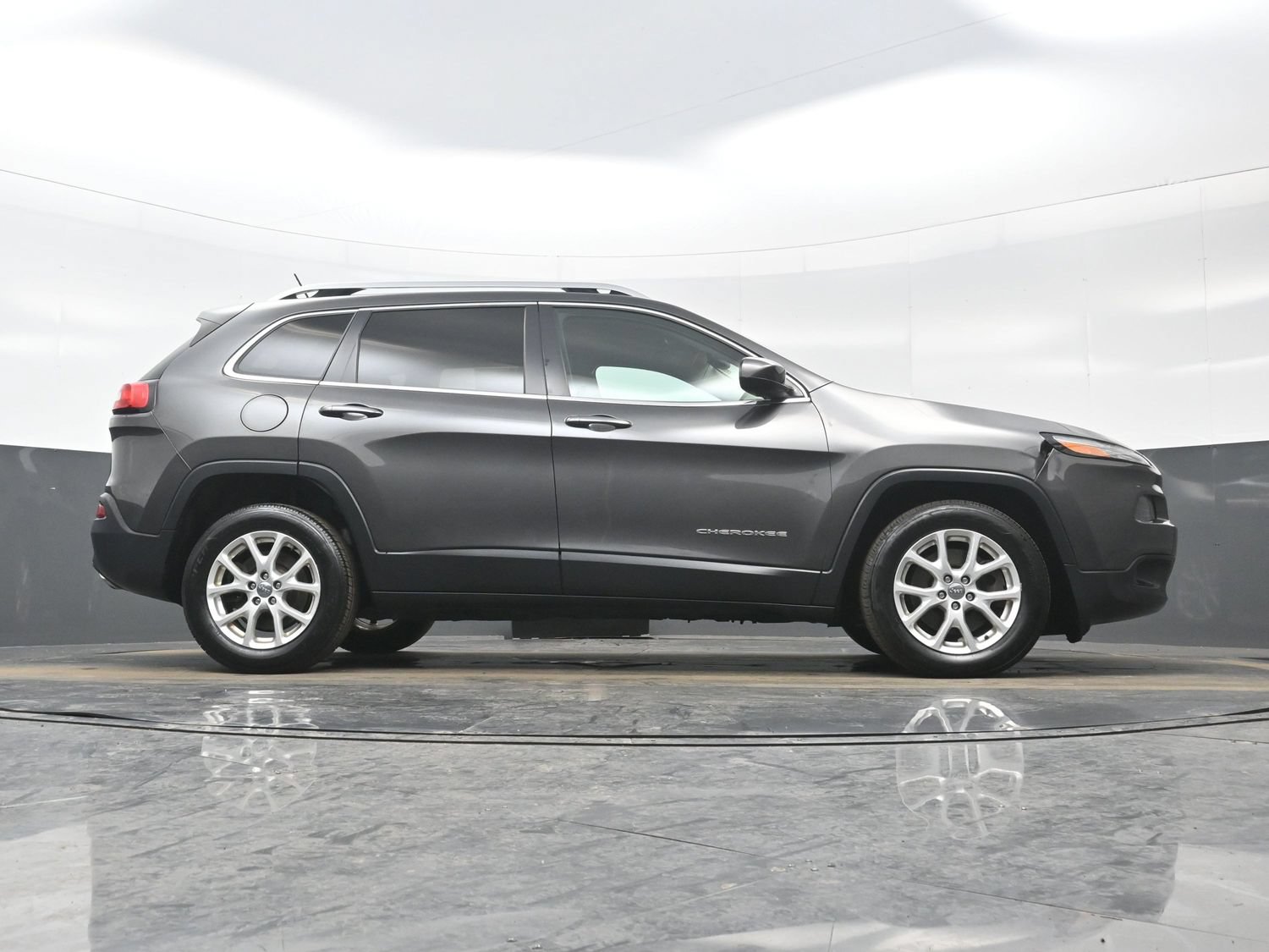 Used 2014 Jeep Cherokee Latitude FWD image 31