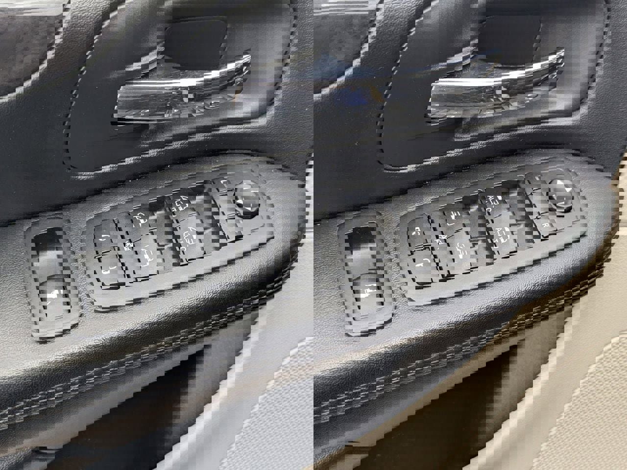 Used 2018 Dodge Grand Caravan SE image 19