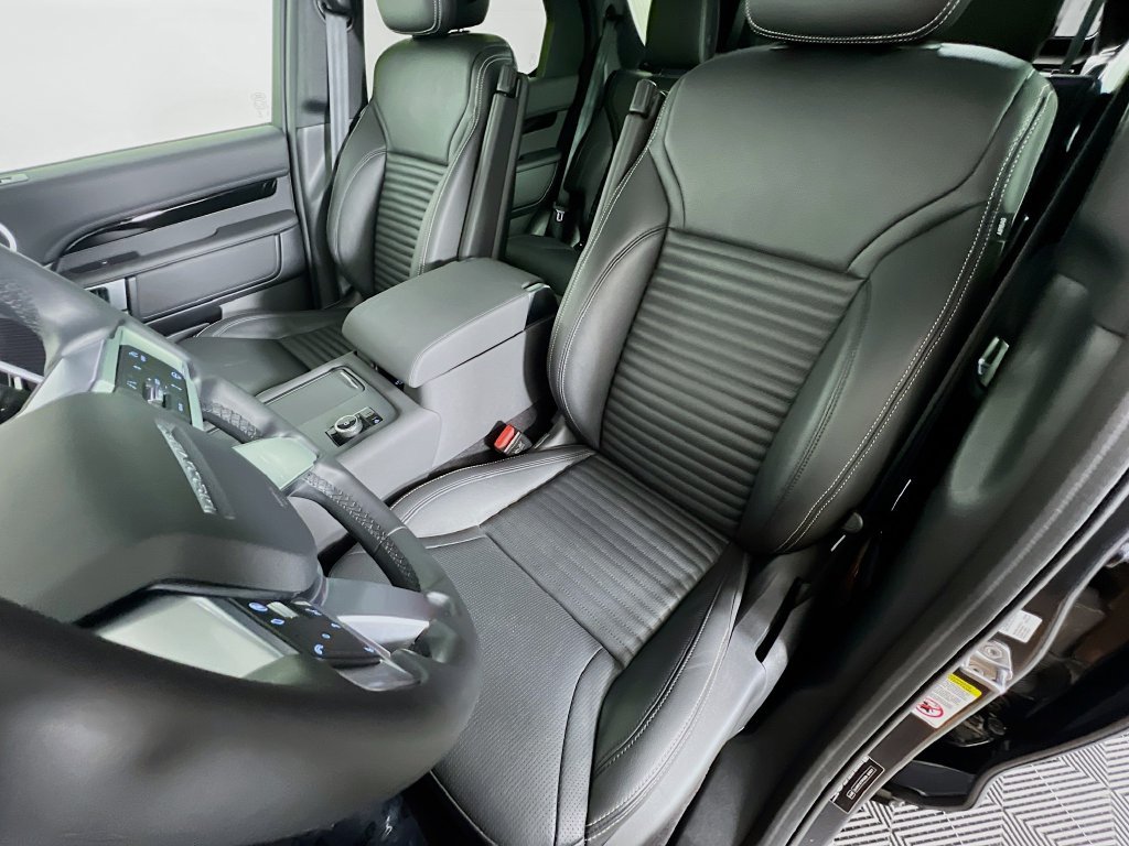 Certified 2025 Land Rover Discovery S AWD/4WD image 22