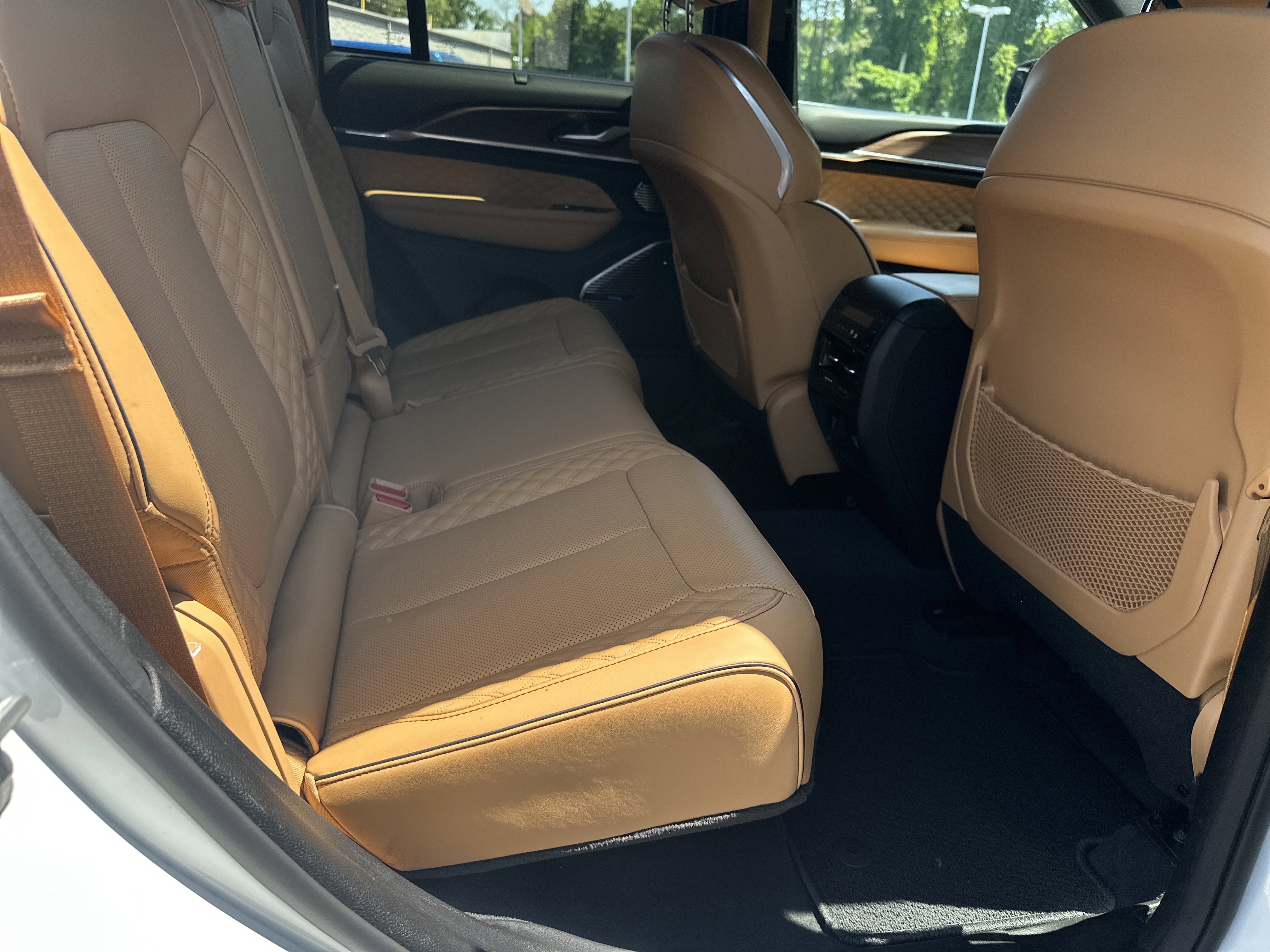 Used 2023 Jeep Grand Cherokee Summit w/ Advanced Protech Group IV AWD/4WD image 19