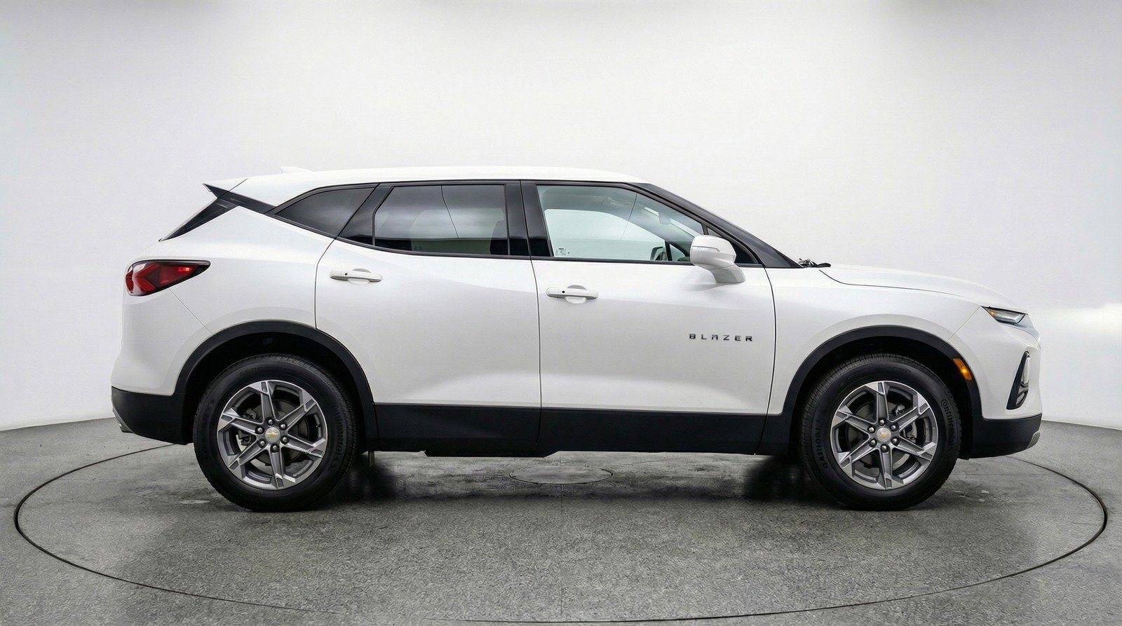 Used 2025 Chevrolet Blazer LT FWD image 11