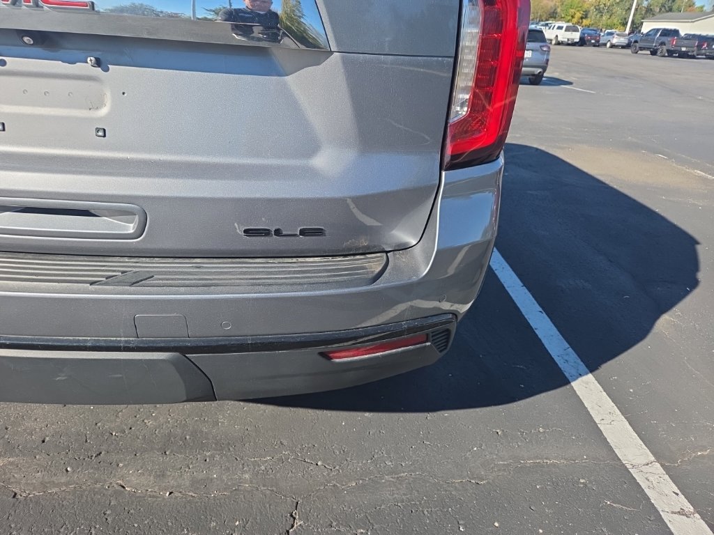 Used 2022 GMC Yukon XL SLE w/ Gmc Pro Safety Plus Package AWD/4WD image 5