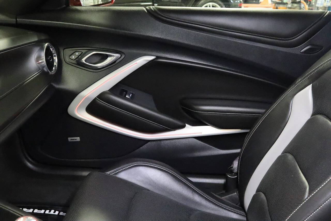 Used 2016 Chevrolet Camaro SS image 13