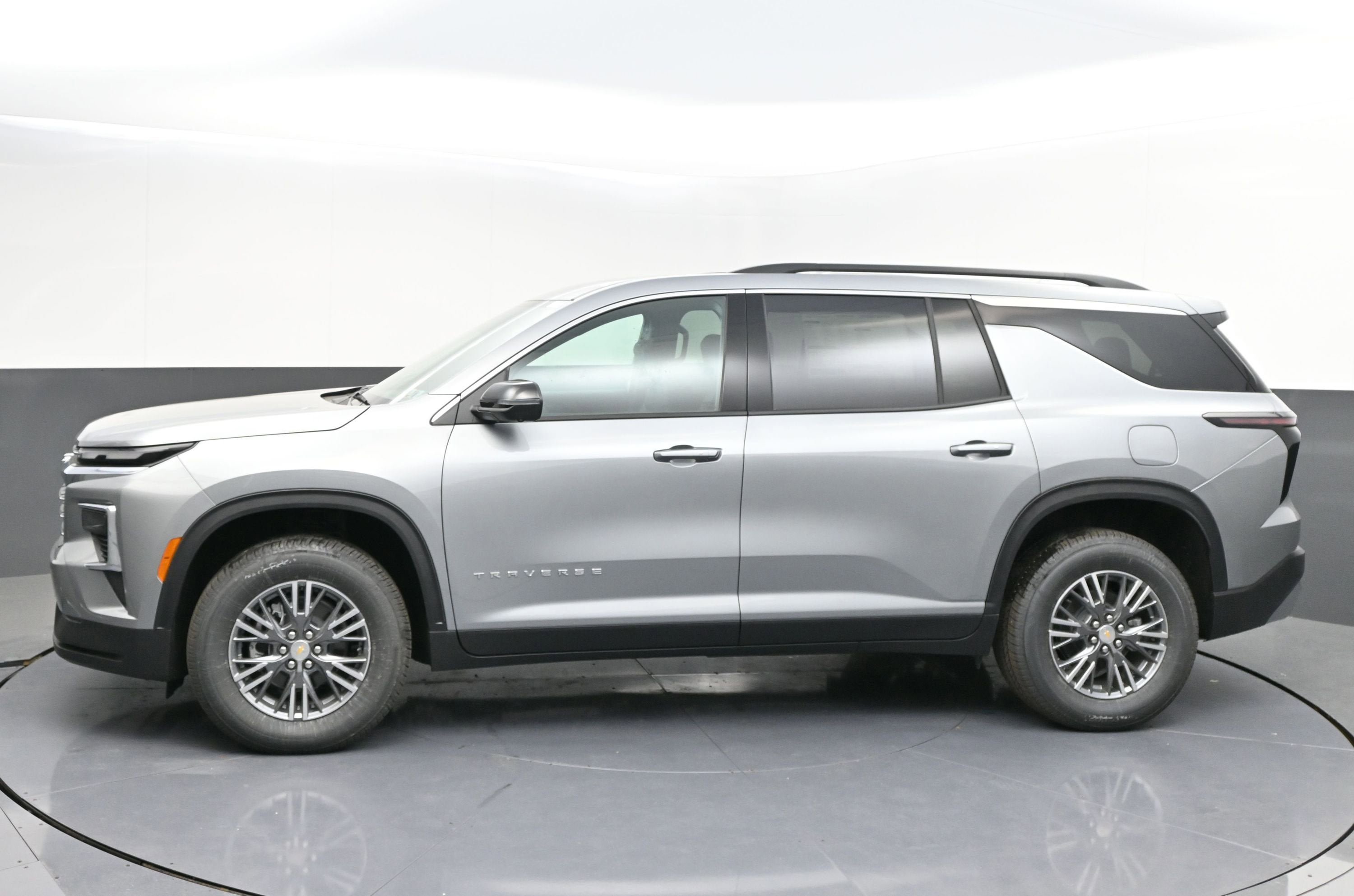New 2026 Chevrolet Traverse LT w/ Driver Confidence Package AWD/4WD image 4