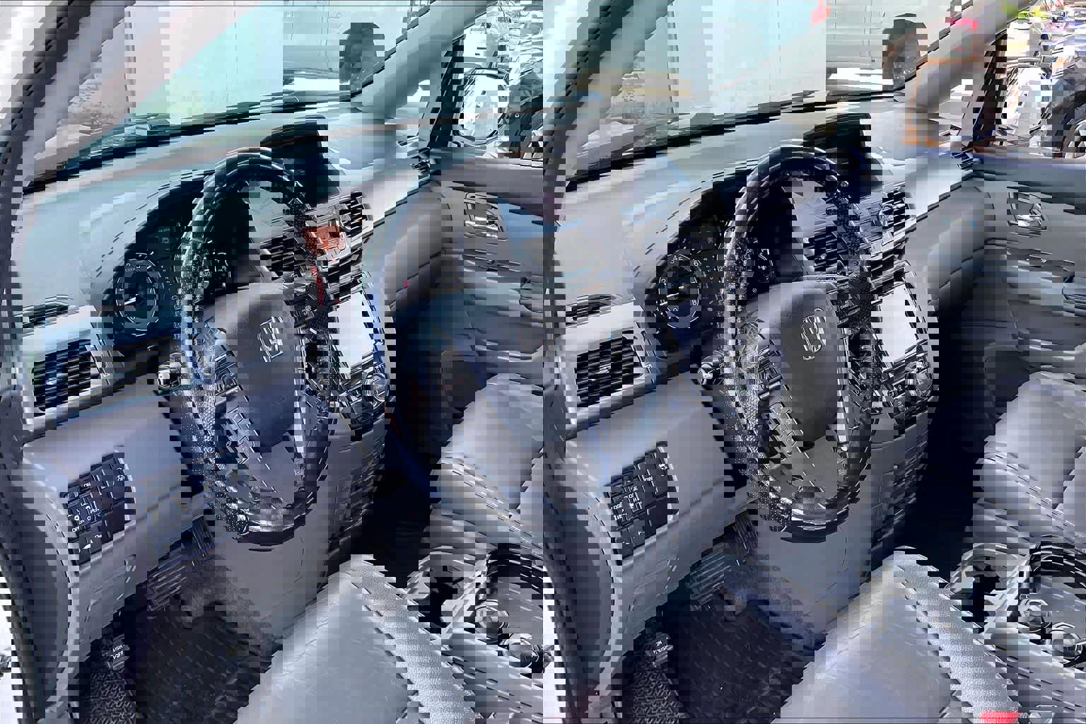 Used 2015 Honda Odyssey Touring Elite image 18