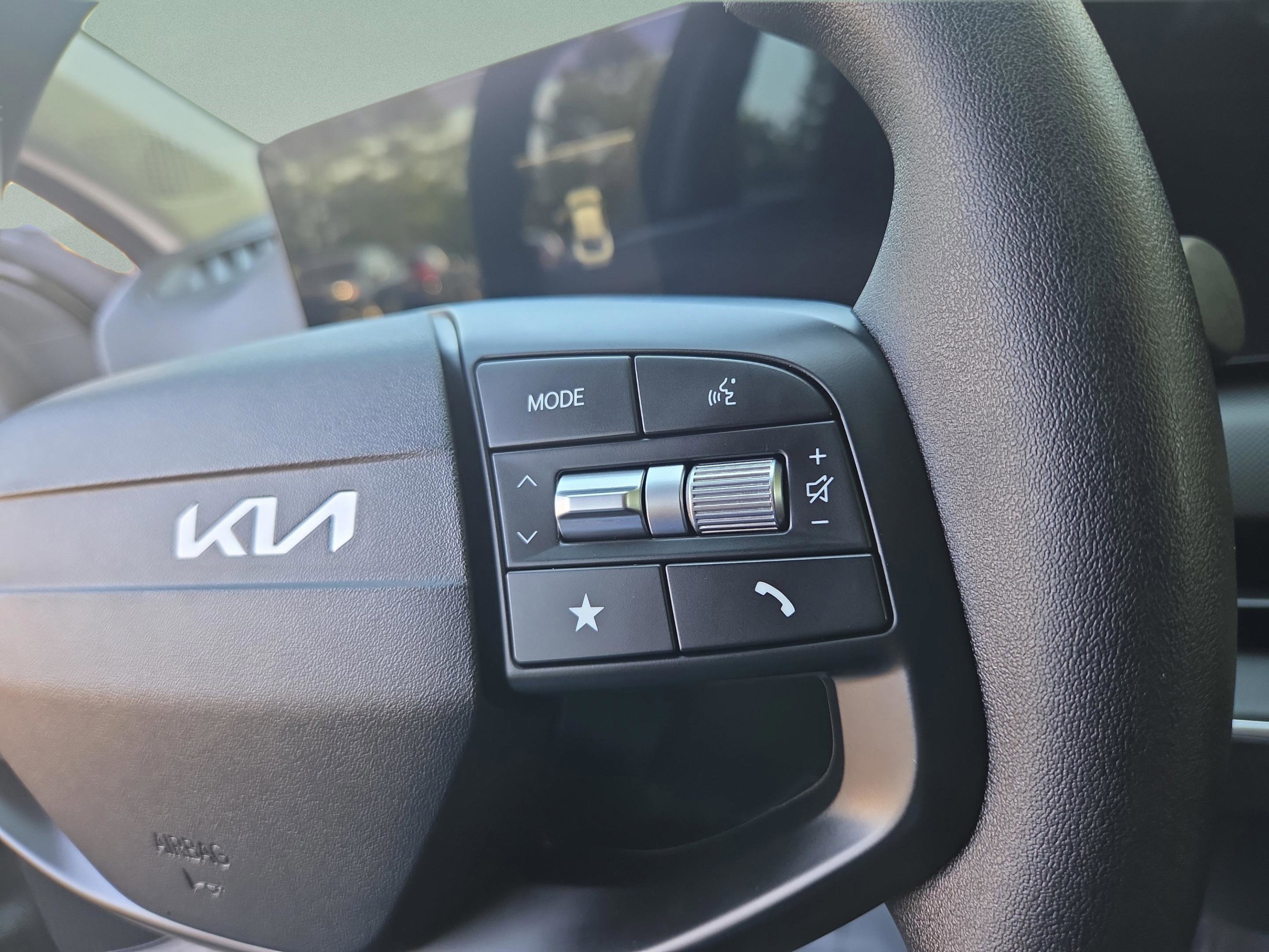 Used 2025 Kia K4 LXS image 14