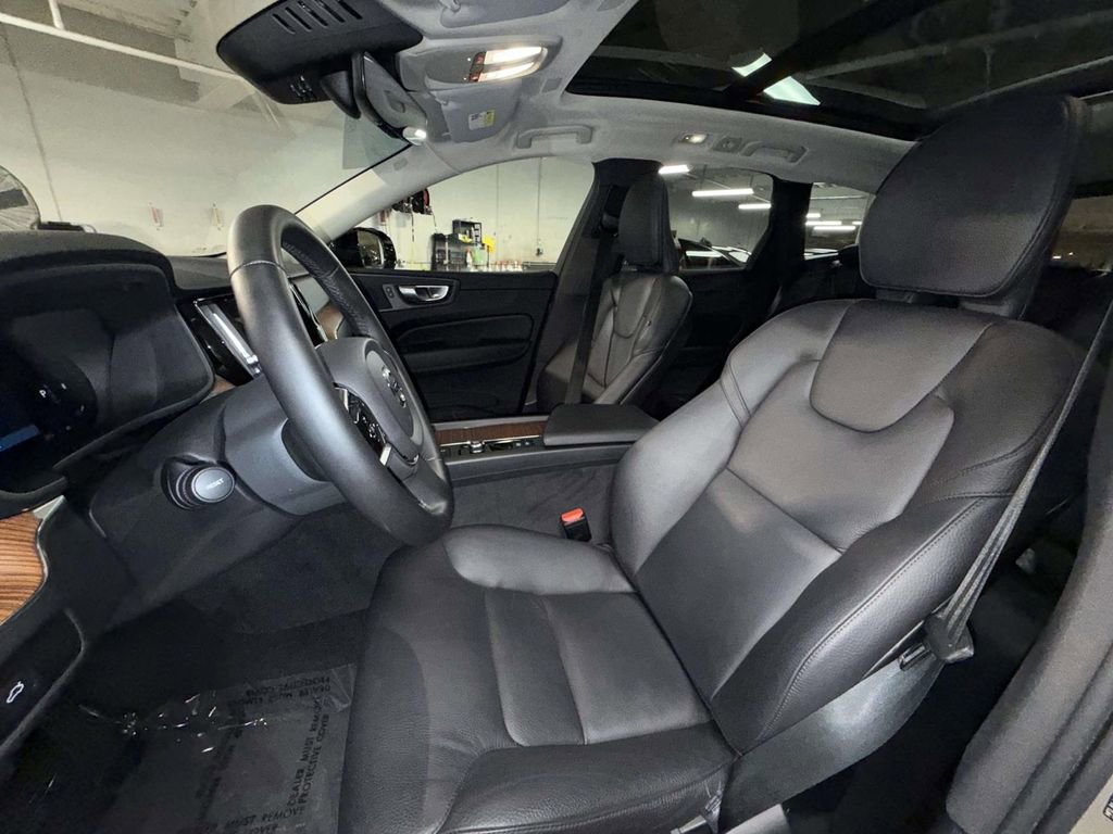 Used 2024 Volvo XC60 B5 Plus AWD/4WD image 2