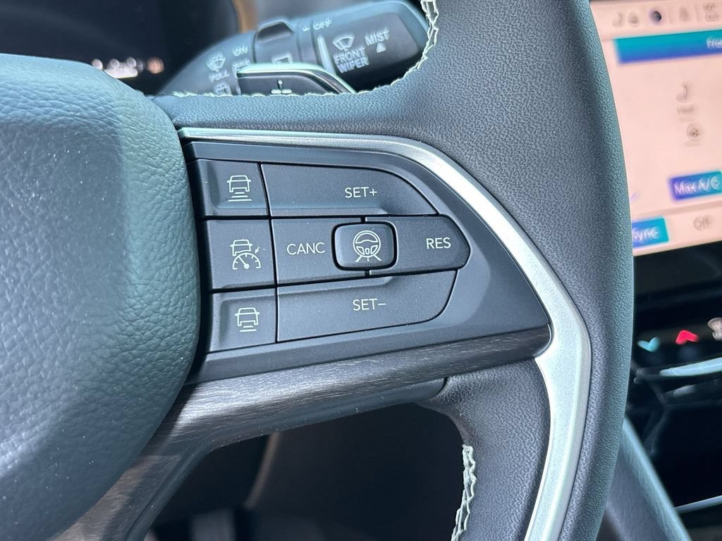 New 2026 Jeep Grand Cherokee L Limited w/ Luxury Tech Group II AWD/4WD image 17