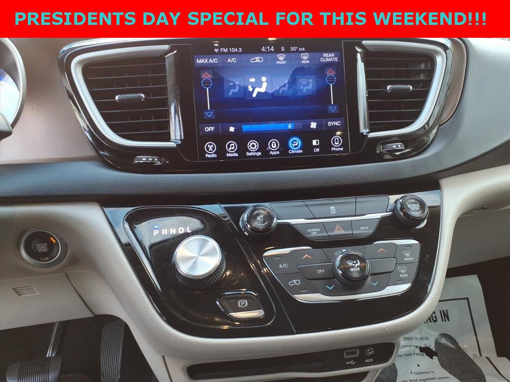 Used 2017 Chrysler Pacifica Touring image 19