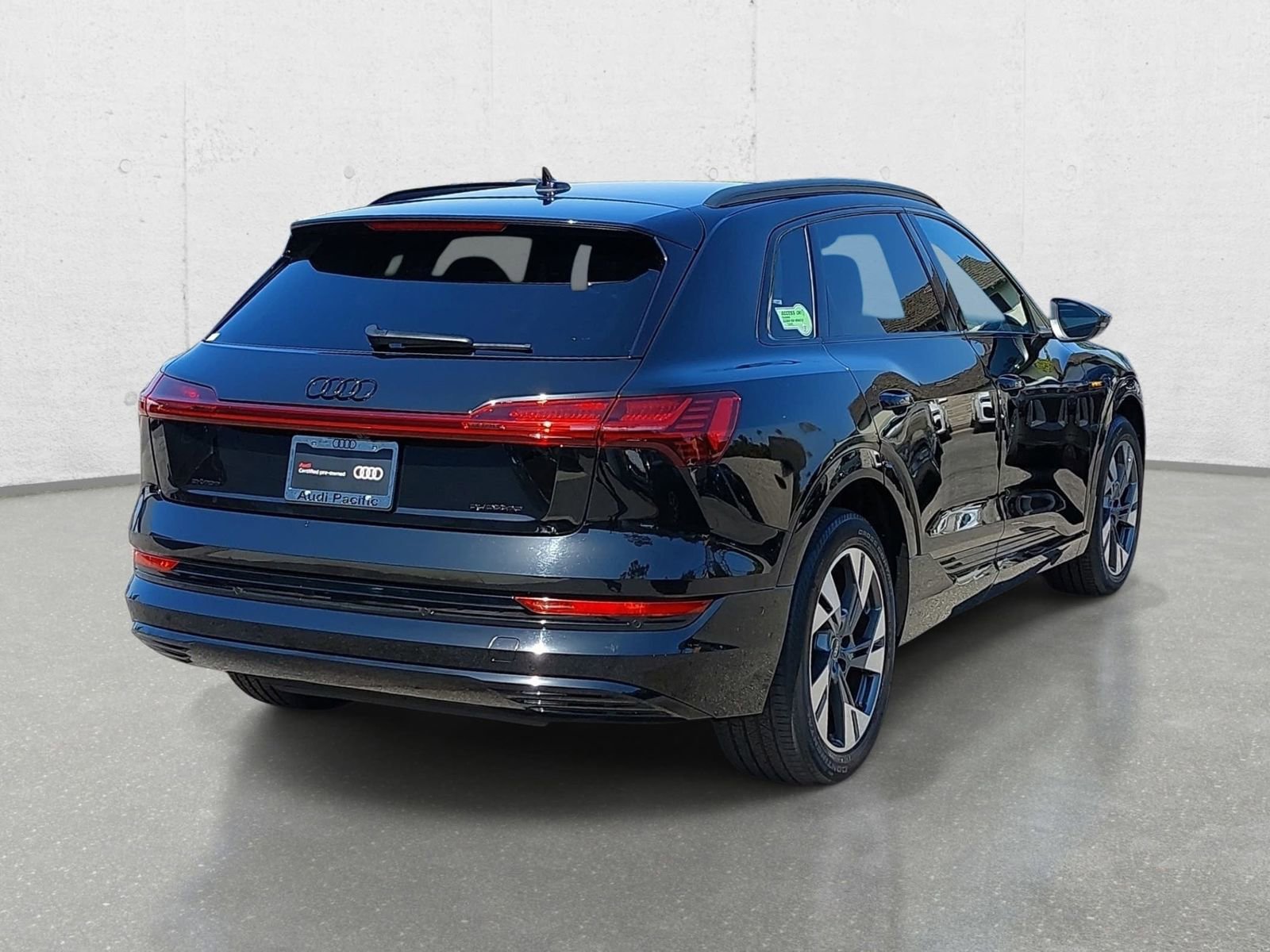 Used 2023 Audi e-tron Premium w/ Convenience Plus Package AWD/4WD image 5