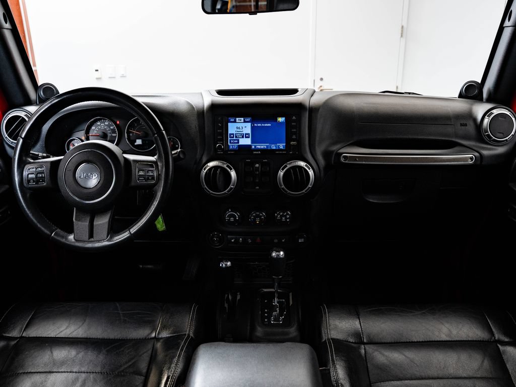 Used 2012 Jeep Wrangler Unlimited Rubicon w/ Dual Top Group AWD/4WD image 33