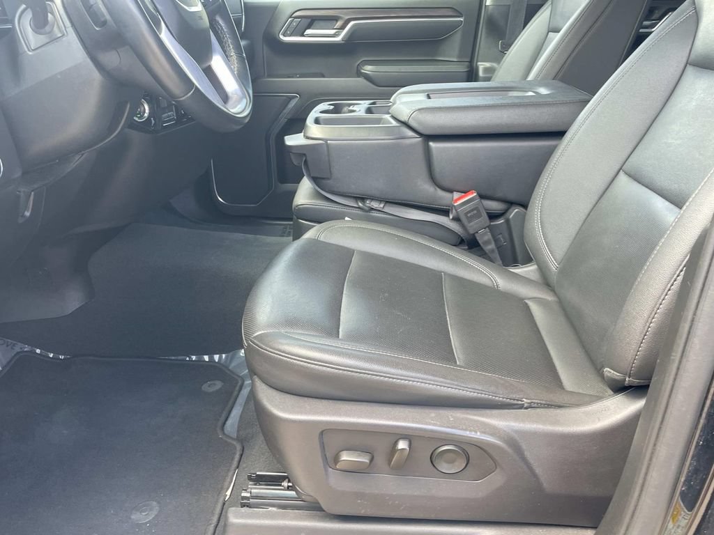 Used 2025 GMC Sierra 1500 SLT AWD/4WD image 14