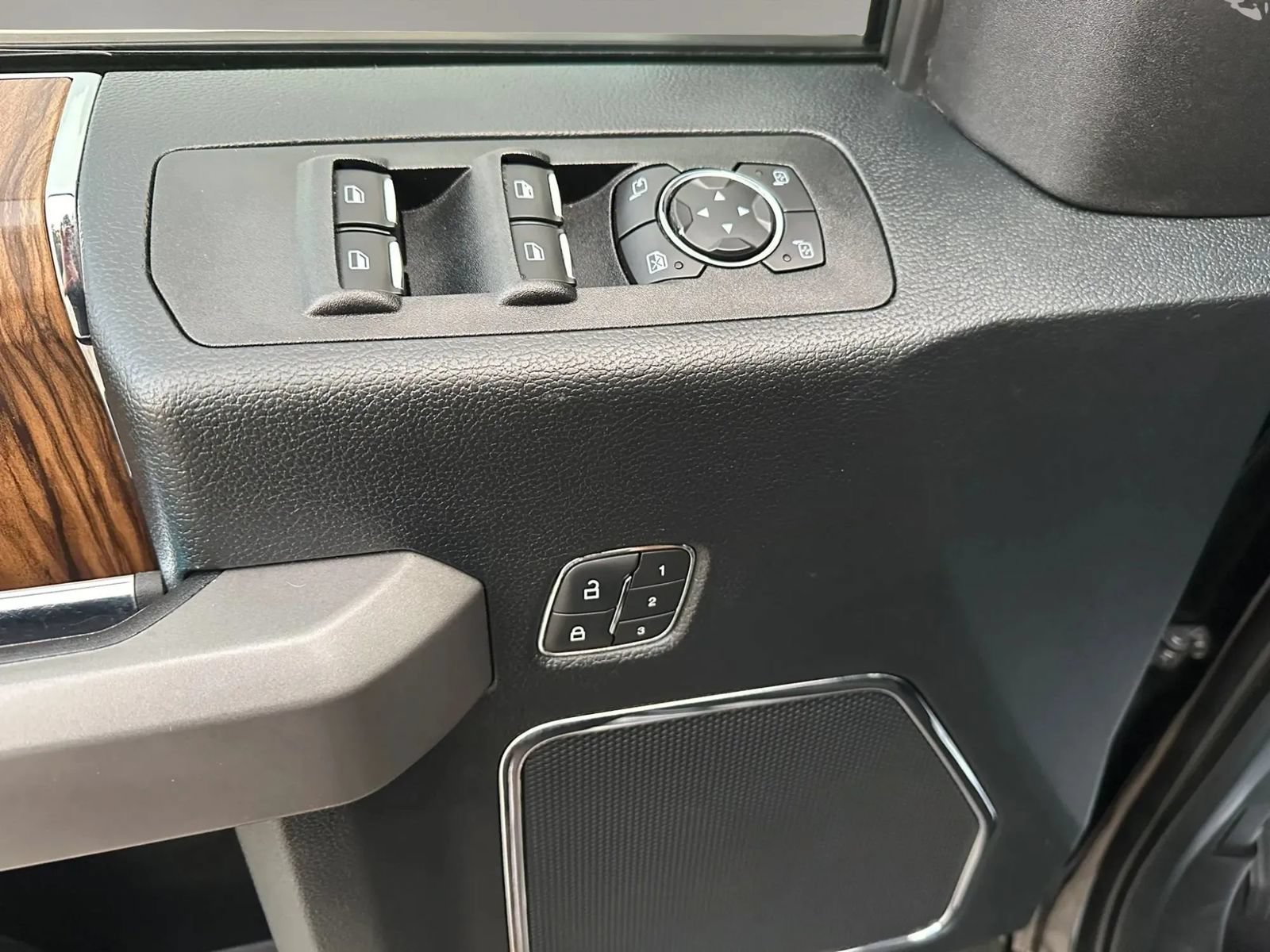 Used 2019 Ford F150 Platinum w/ Trailer Tow Package AWD/4WD image 14