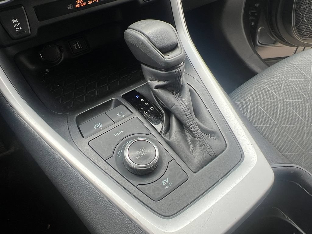 Used 2025 Toyota RAV4 XLE AWD/4WD image 18
