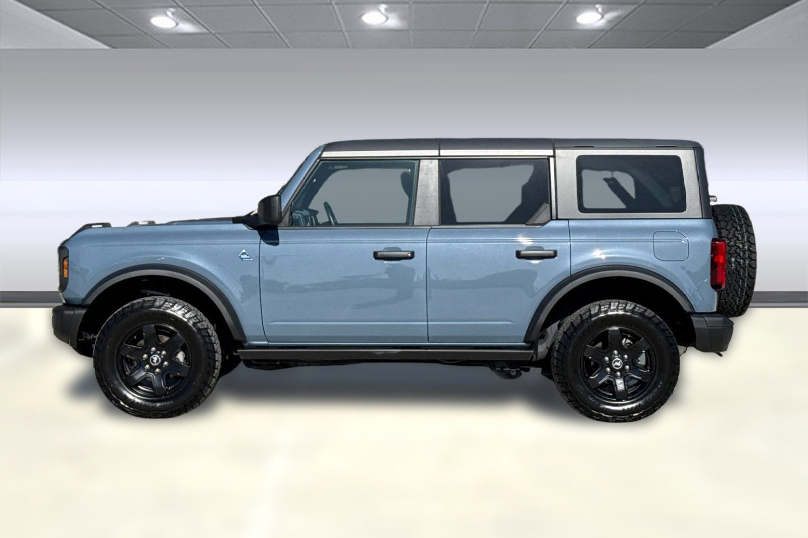 Used 2024 Ford Bronco Black Diamond image 2