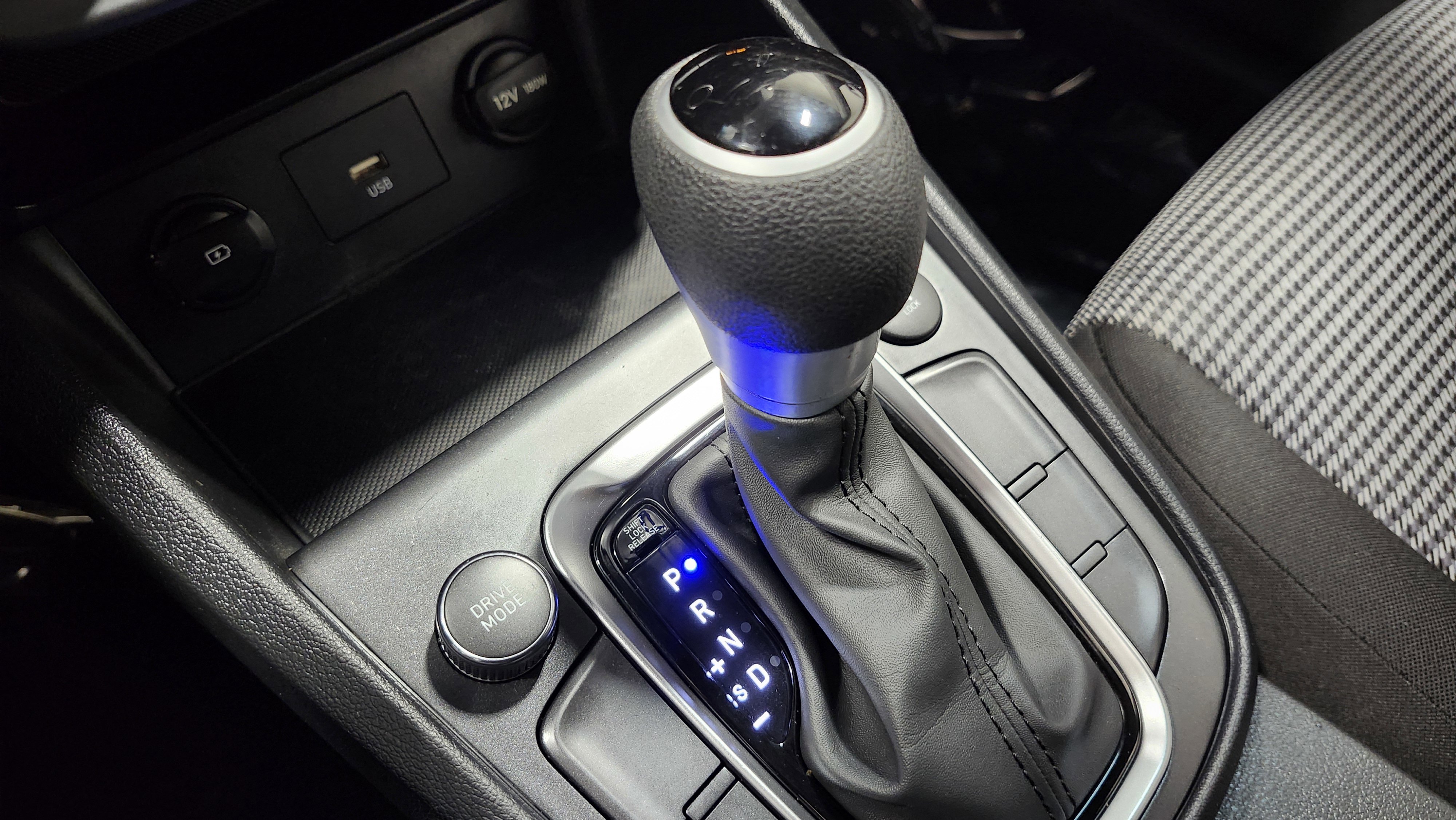 Used 2023 Hyundai Kona SE image 8