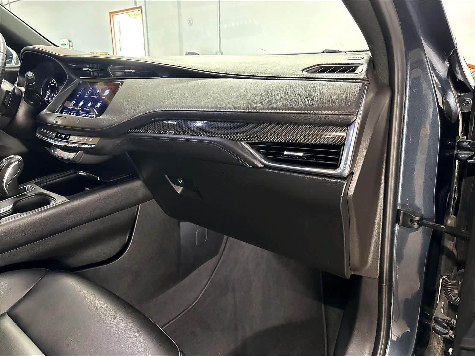 Used 2019 Cadillac XT4 Sport w/ Cold Weather Package FWD image 17
