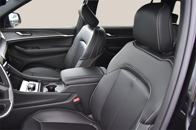 Used 2024 Jeep Grand Cherokee L Limited w/ Trailer Tow Package image 9