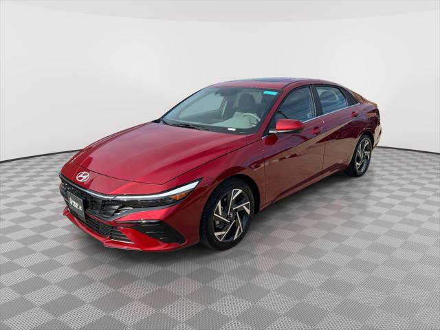 Certified 2025 Hyundai Elantra SEL image 3