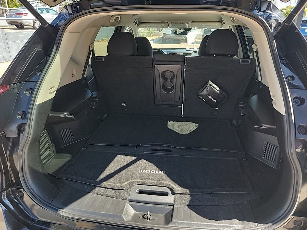 Used 2019 Nissan Rogue SV image 14
