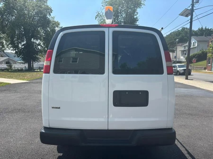 Used 2011 Chevrolet Express 2500 image 7
