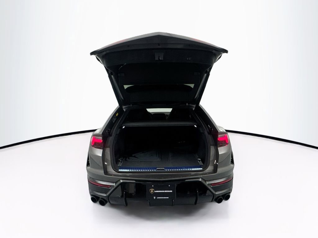 Used 2025 Lamborghini Urus SE image 29