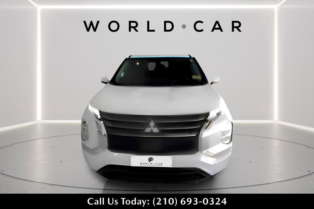 Used 2024 Mitsubishi Outlander ES image 2