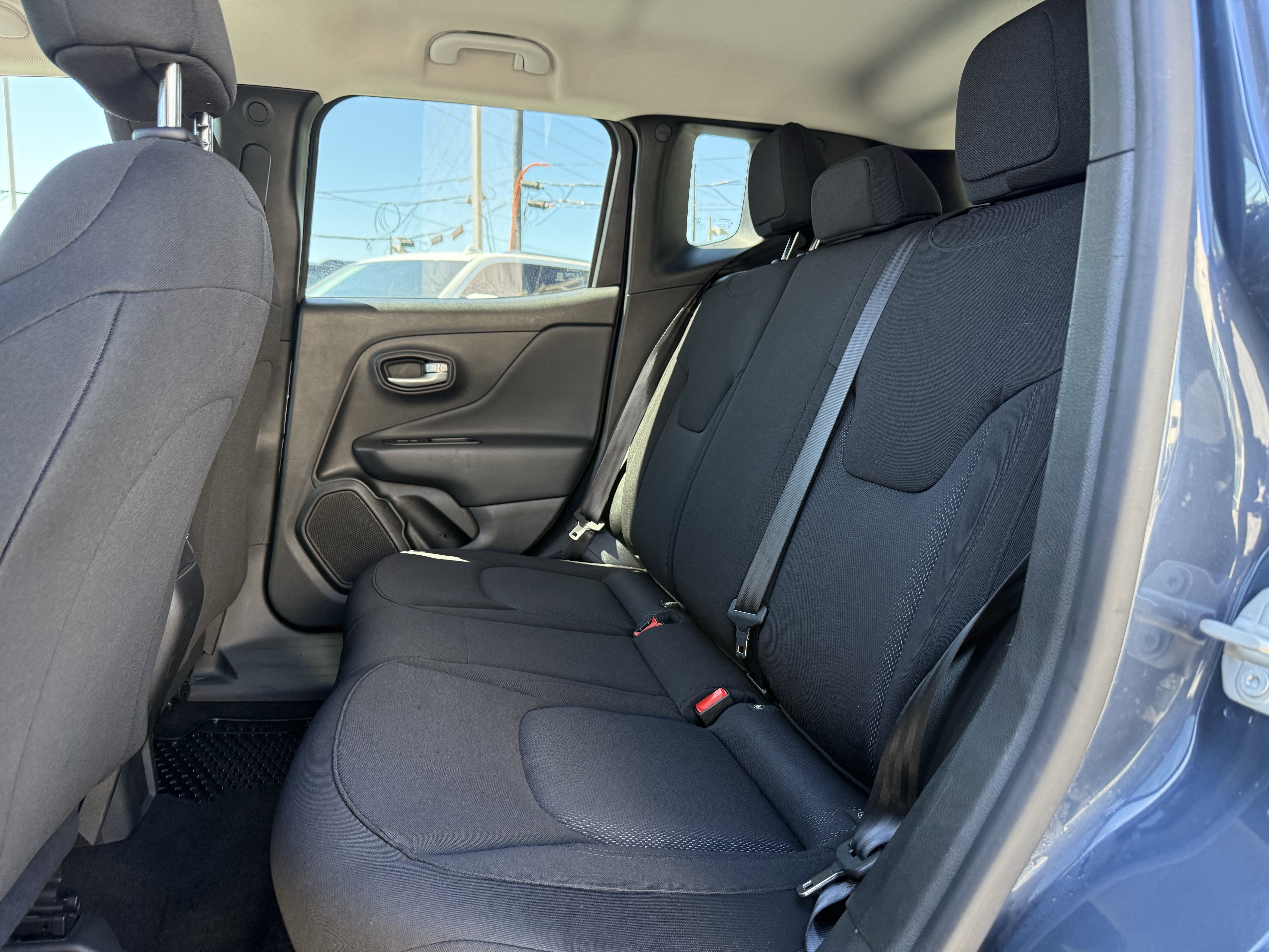 Used 2023 Jeep Renegade Latitude AWD/4WD image 16