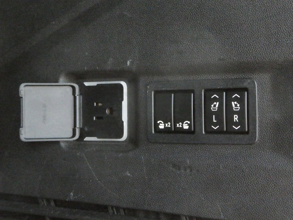 Used 2021 GMC Yukon Denali image 28