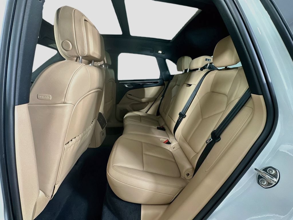 Certified 2026 Porsche Macan AWD/4WD image 24
