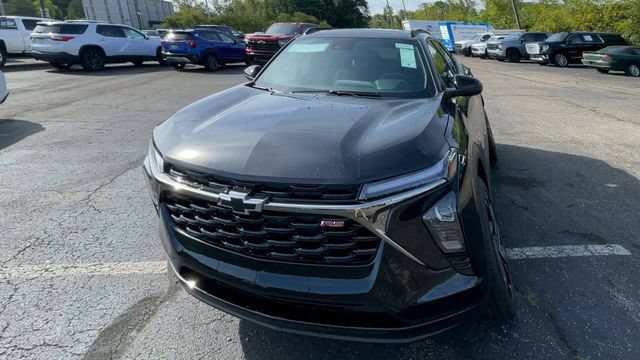 New 2026 Chevrolet Trax RS w/ Sunroof Package FWD image 5