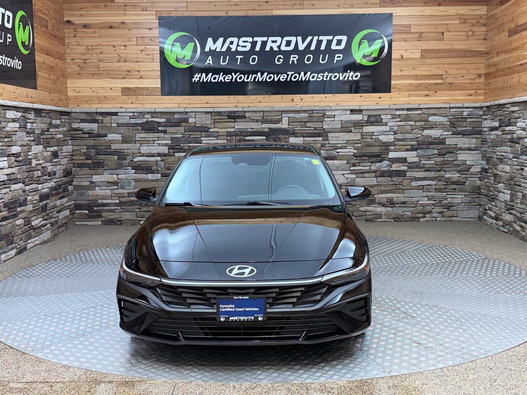Used 2024 Hyundai Elantra SEL FWD image 3