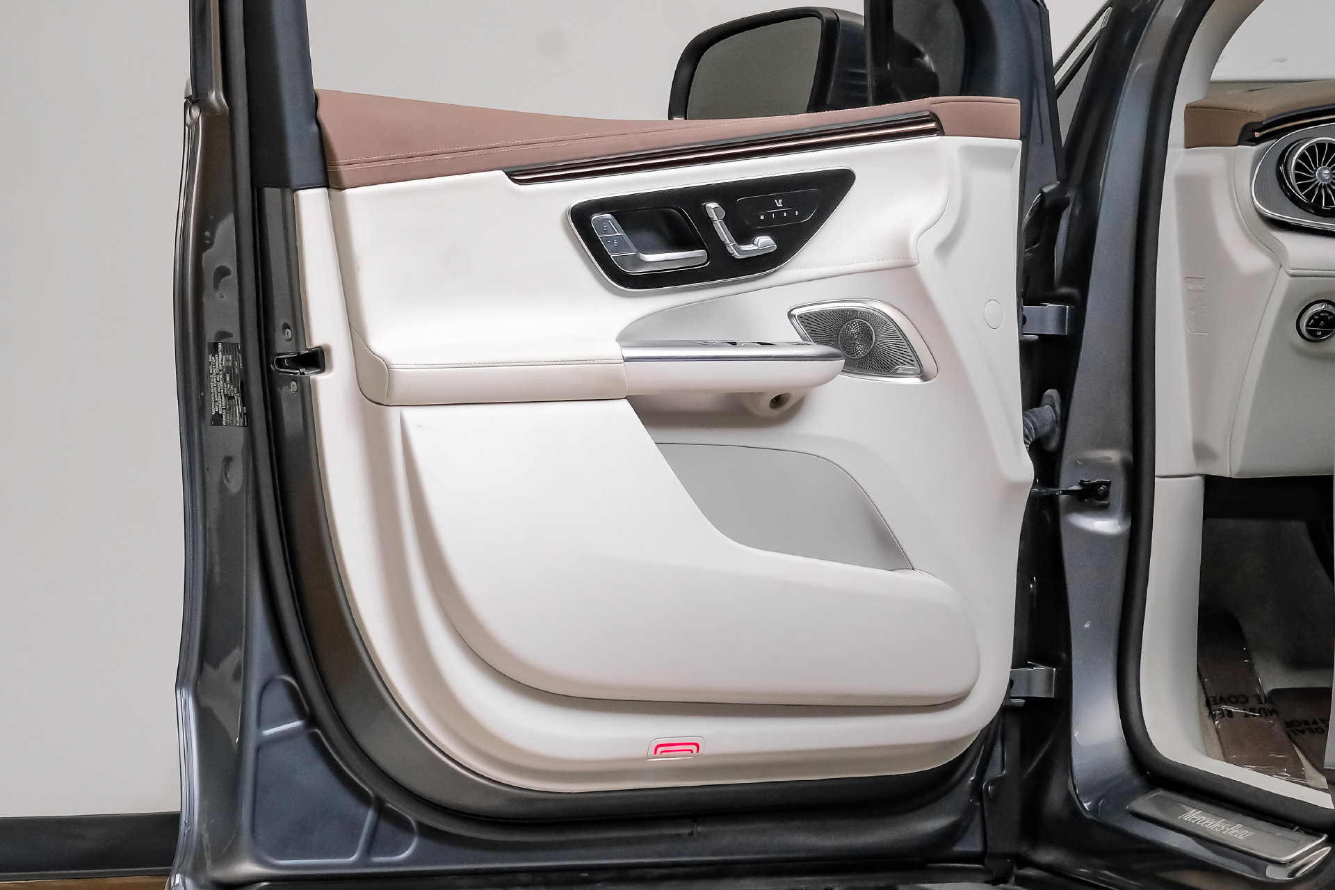 Used 2023 Mercedes-Benz EQE 350+ SUV w/ AMG Line Exterior Package image 37