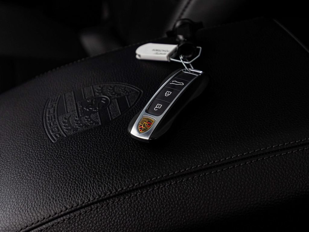 Used 2023 Porsche Cayenne Platinum Edition AWD/4WD image 39