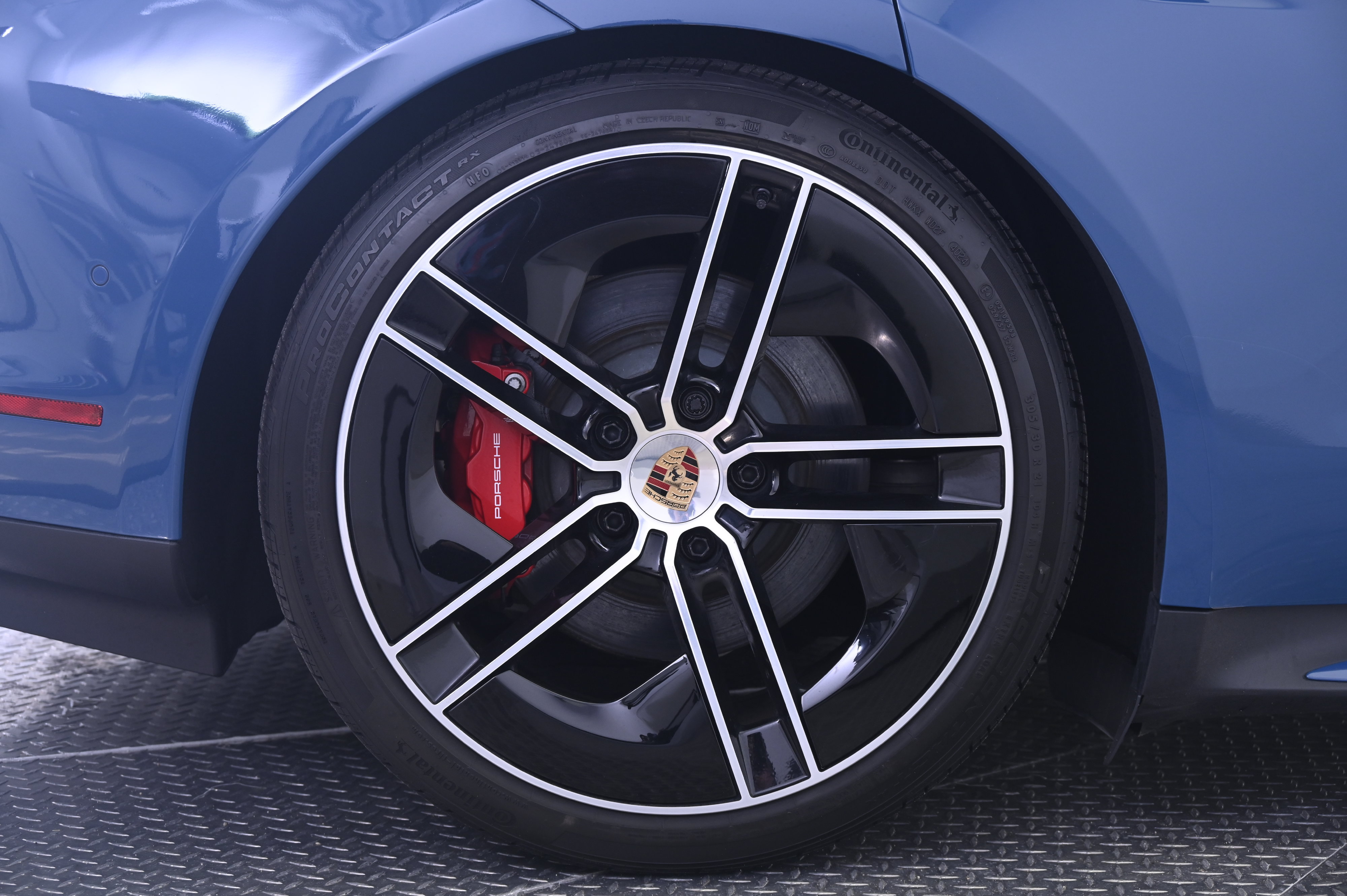 Certified 2025 Porsche Taycan 4S AWD/4WD image 13